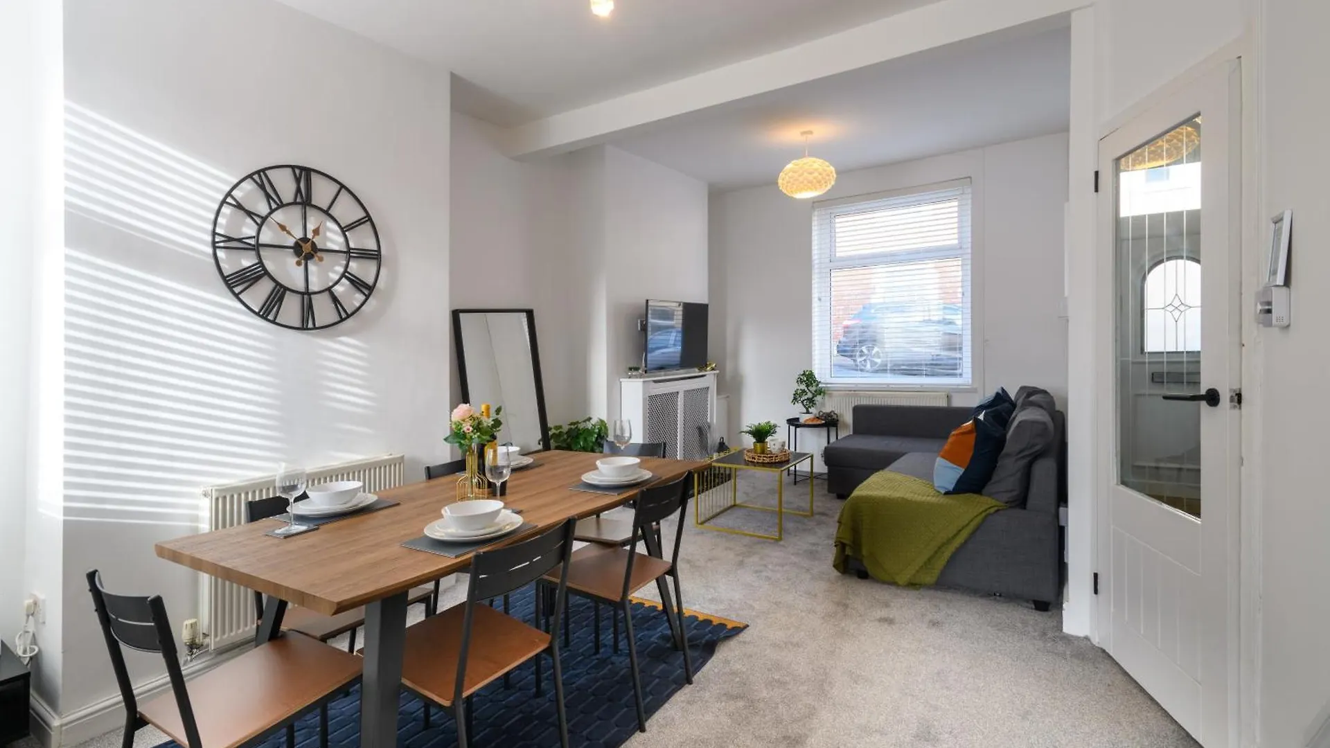 Asher Suite By Koya Homes - 2-Bedroom Home, Downtown Barry, Free Parking