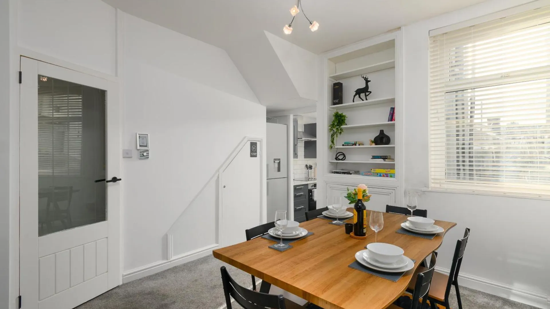Holiday home Asher Suite By Koya Homes - 2-Bedroom Home, Downtown Barry, Free Parking United Kingdom