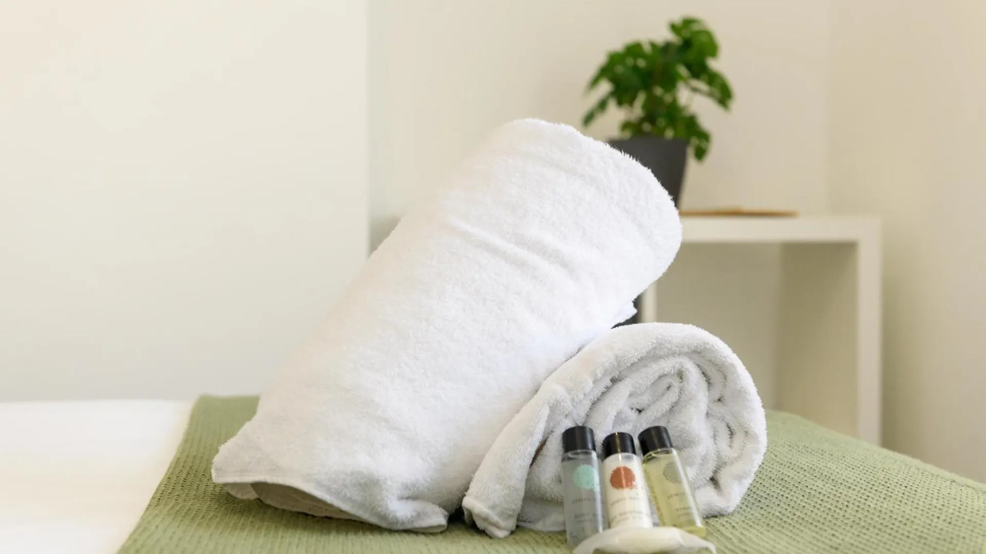Holiday home Asher Suite By Koya Homes - 2-Bedroom Home, Downtown Barry, Free Parking